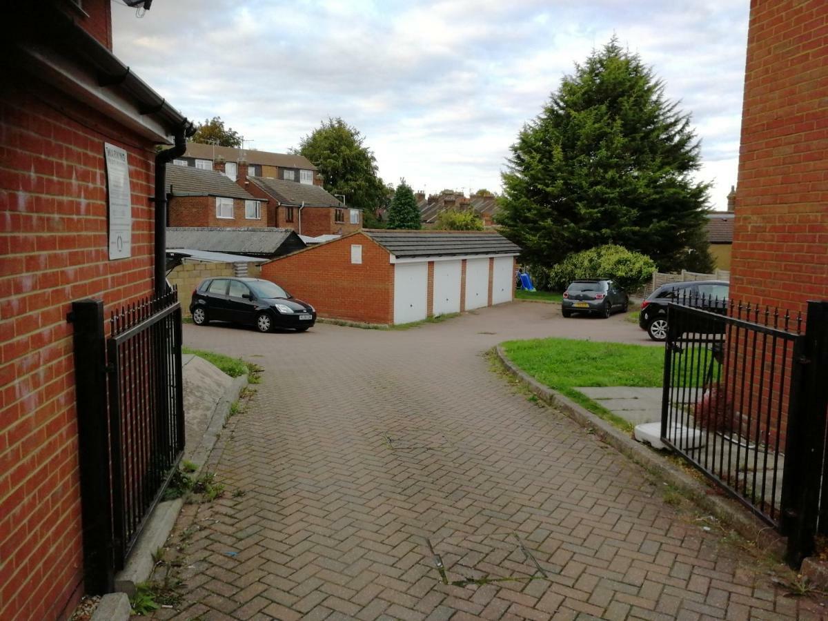 Metrolets 2 Apartment Luton  Bagian luar foto