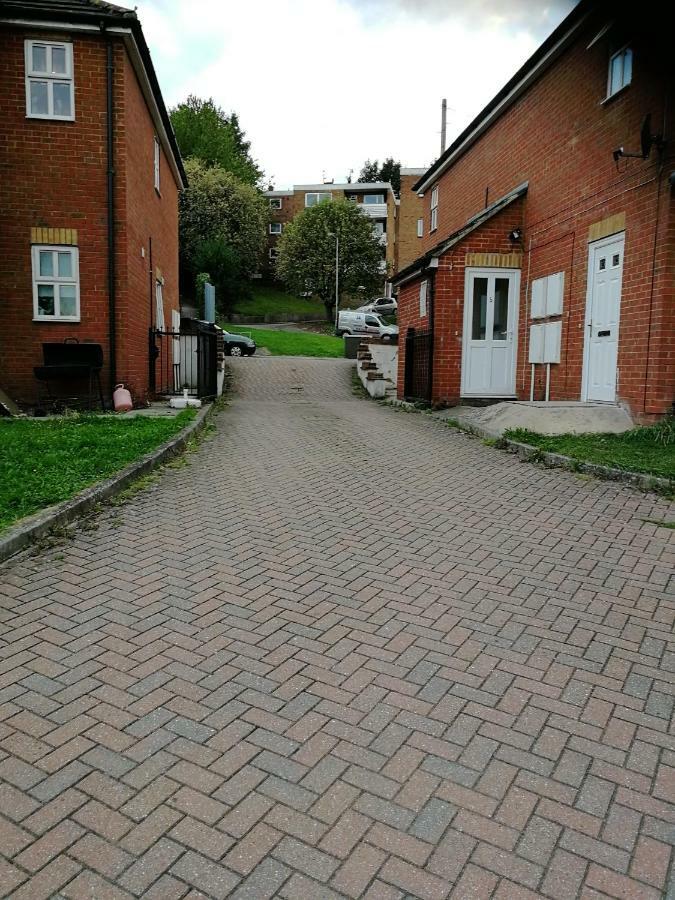 Metrolets 2 Apartment Luton  Bagian luar foto